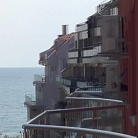 Europa 22 Beach Suites * بوموري
