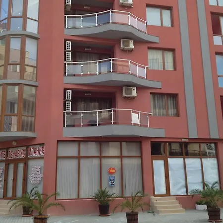 Europa 22 Beach Suites * بوموري