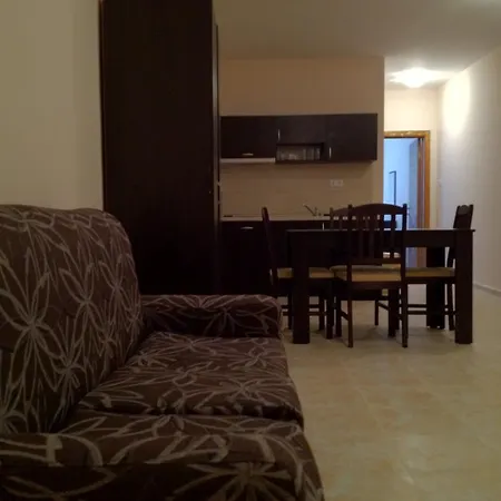 Europa 22 Beach Suites شقة *