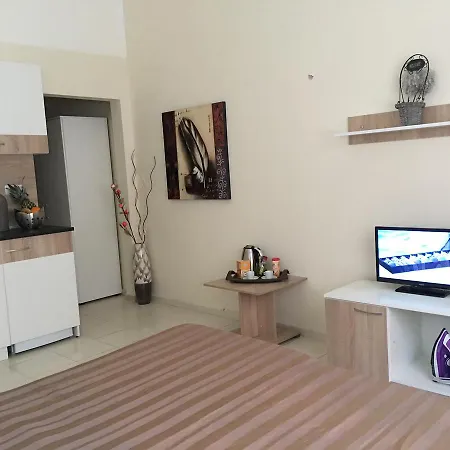 Europa 22 Beach Suites * بوموري